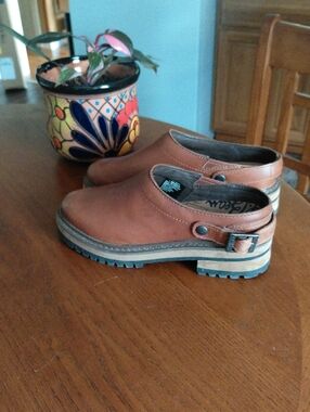 LL Bean women's Camden Hill Clogs
